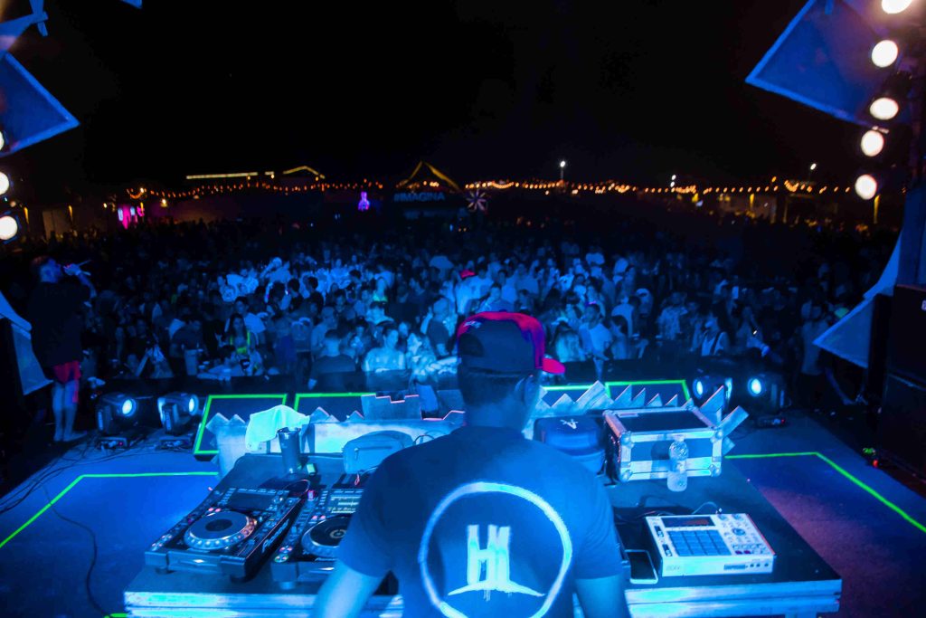 Dj na festa noturna Arena